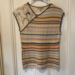 Fabulous knit sleeveless shirt.